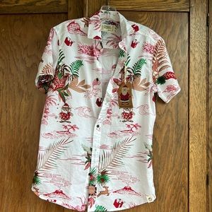 NWT Free Planet Mens Small Hawaiian Christmas Shirt-FUN!
